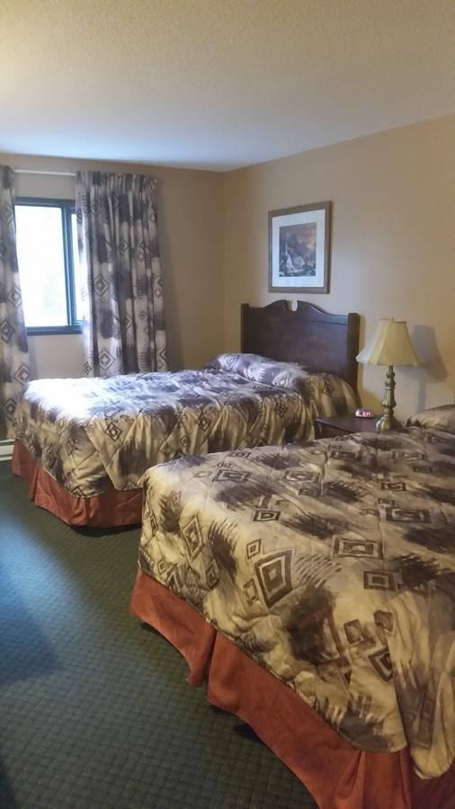 Elkford Motor Inn Room photo