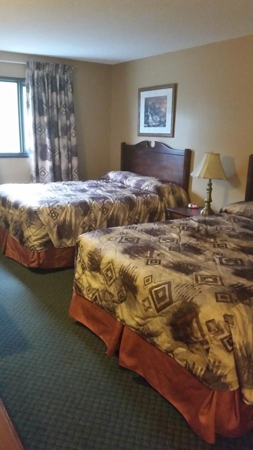 Elkford Motor Inn Room photo