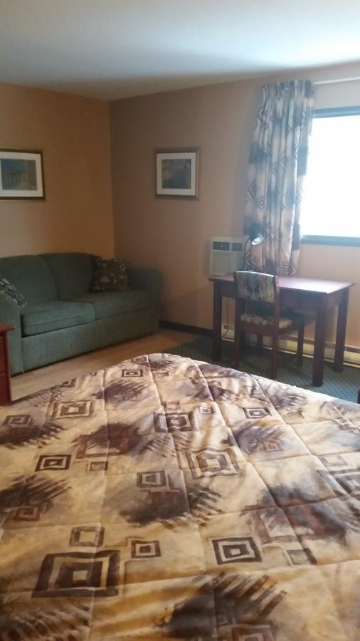 Elkford Motor Inn Room photo